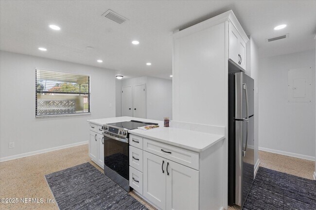 Building Photo - 863 Westgate Dr