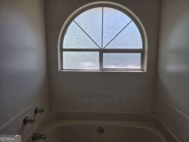 Building Photo - 1155 Riverside Trce