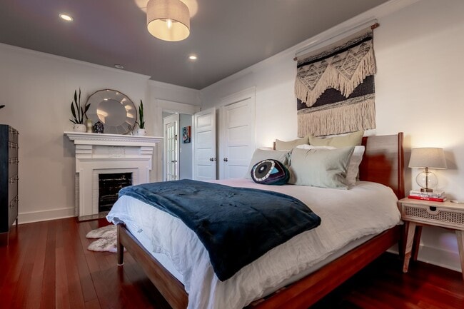 Building Photo - Rare historic East Nashville bungalow for rent; 4 Beds 3 Baths, 1,806 SqFt, fenced yard