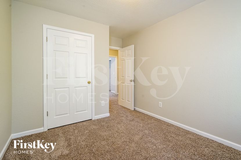 Building Photo - 7128 Brookview Way