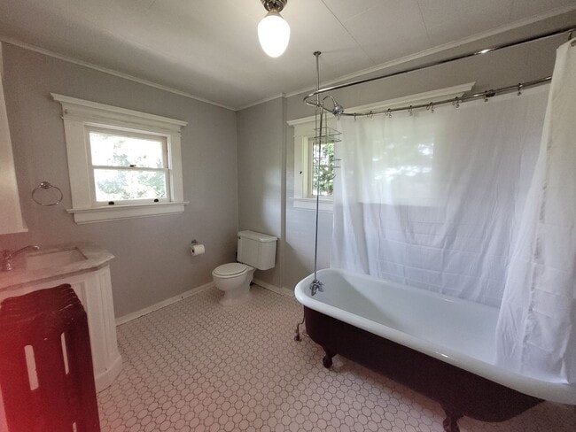 Building Photo - Charming Home in the York Neighborhood