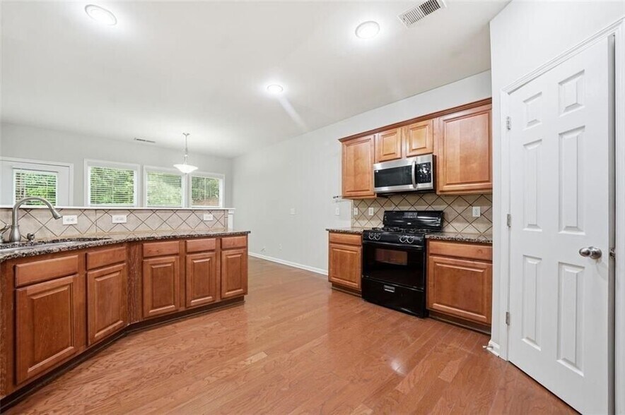 Building Photo - 3685 Silver Springs Rd