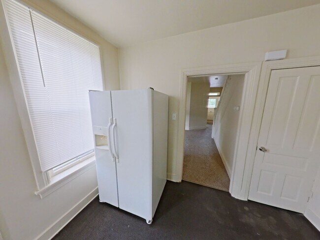 Building Photo - 3 Bedroom Single Family Home in Harrisburg!