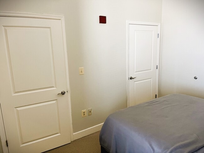 Bedroom - 675 President St