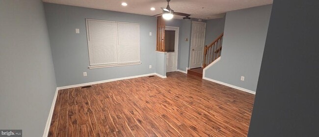 Building Photo - 323 Lindera Ct