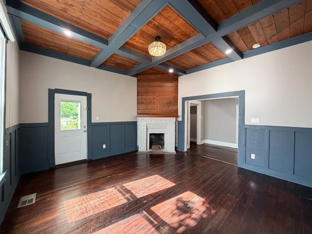 Building Photo - 405 E Denton St