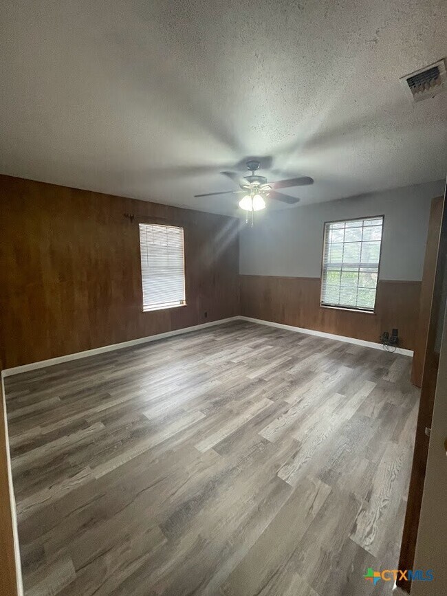 Building Photo - 541 Buck Trail