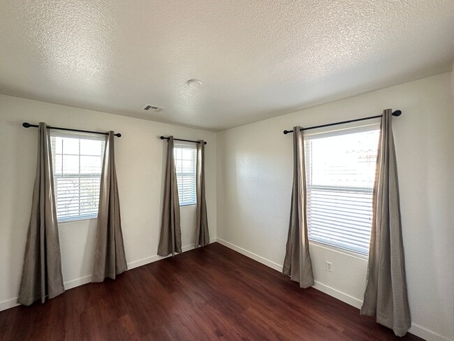 Building Photo - MESA MTNS EDGE POD 212& VALLA