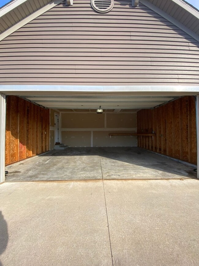 Building Photo - 3 Bedroom Home in Jimtown Schools!
