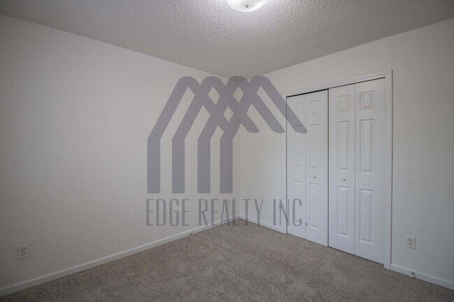 Building Photo - 6 Willow Lakes Dr