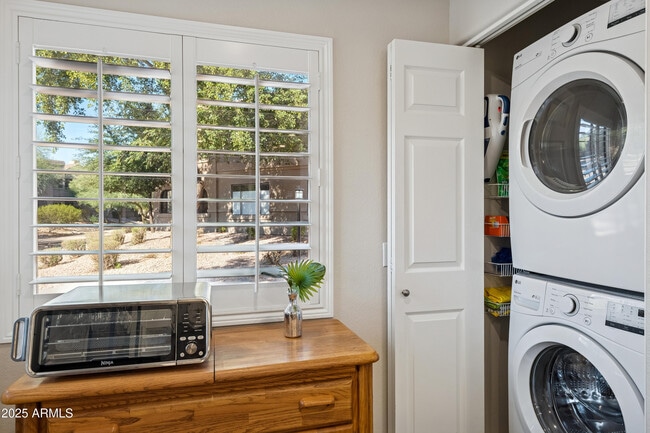 Building Photo - 15050 N Thompson Peak Pkwy