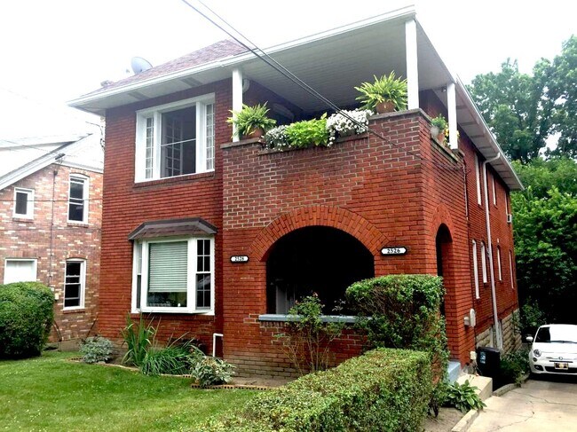 Building Photo - 2526 Beechwood Blvd