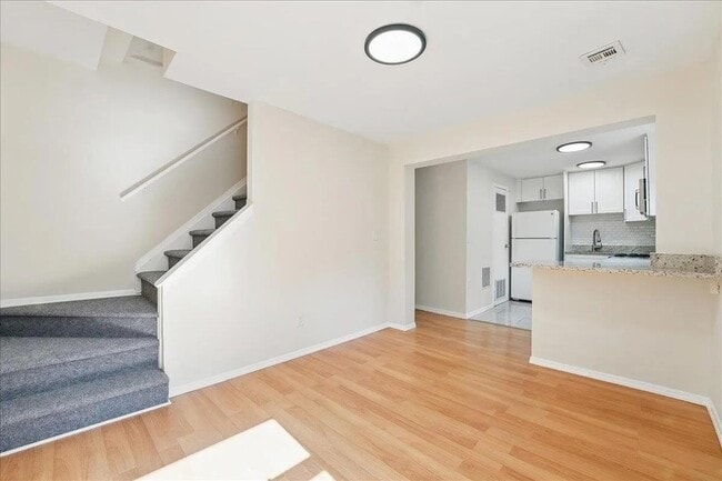 Building Photo - 12 Saddlewood Ct