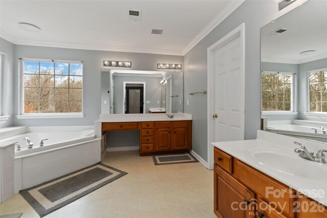 Building Photo - 11420 Mangla Dr