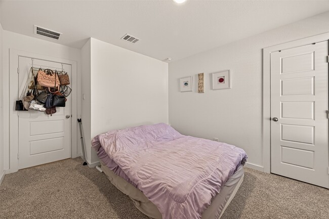 Building Photo - 1102 Rayburn Dr