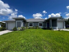Building Photo - Haunt Your Dream Home: 3BR Duplex With Chi...