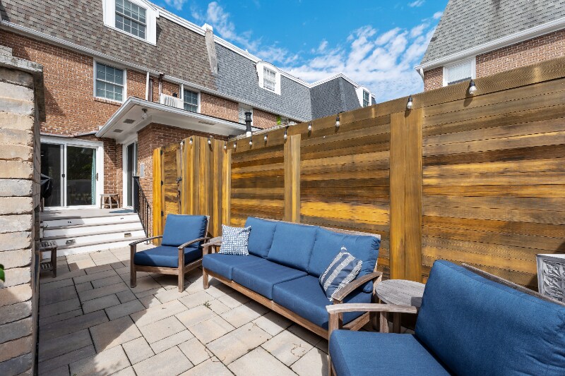 Building Photo - 78 Legare St
