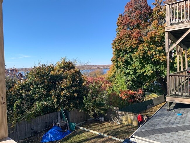 Building Photo - 20 Meadow St