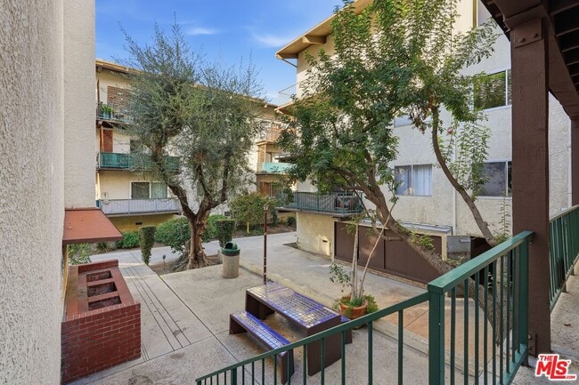 Building Photo - 5460 White Oak Ave