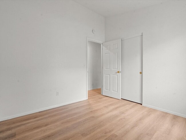 Building Photo - 6165 Greenbrook Dr