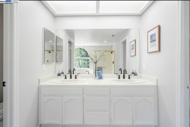 Building Photo - 5 Stuart Pl