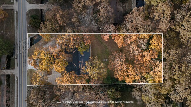 Building Photo - Gorgeous 5 bedroom, 2.5 bath House on a .88 Acre Lot in Fort Smith!