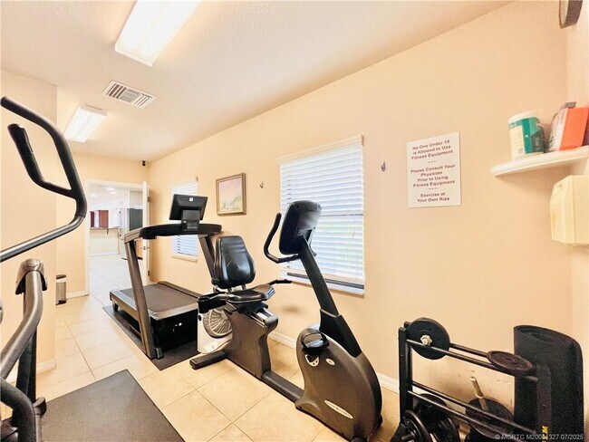 Building Photo - 4250 N Hwy A1A
