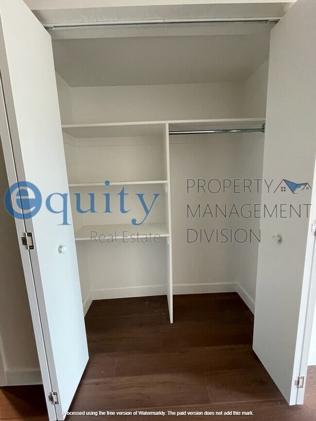 Building Photo - 1032 E 400 S