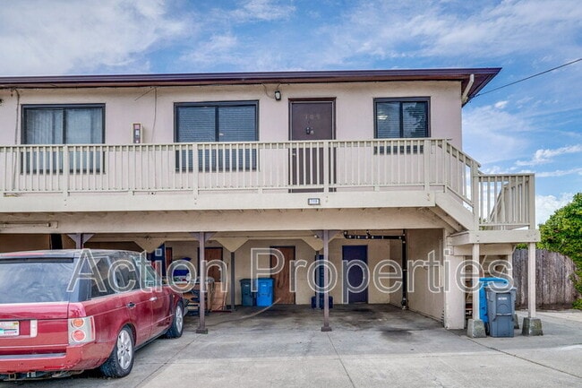 Building Photo - 709 6th Ave