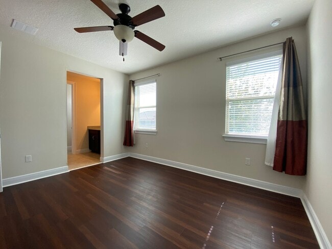 Building Photo - Exquisite 6-Bedroom Estate with Private Po...