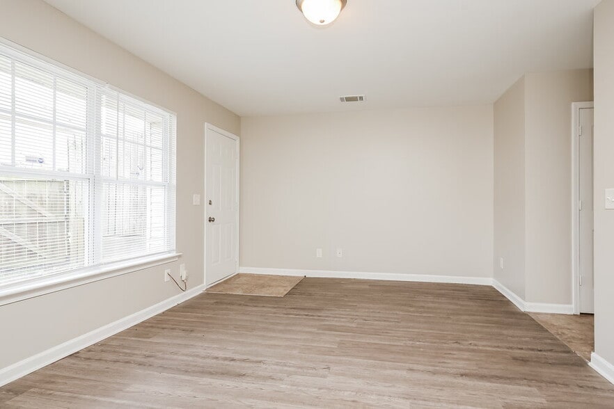 Building Photo - 8047 Logan Dr
