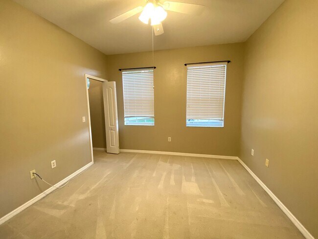 Building Photo - 3/2.5  Davenport Townhouse