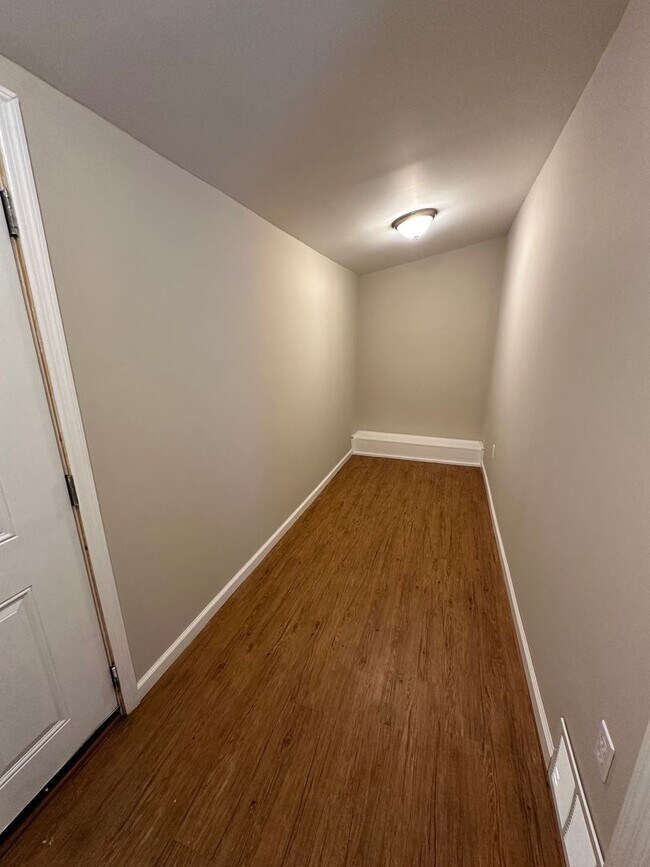 Building Photo - Recently Renovated 3BR/1BA Home in New Albany!