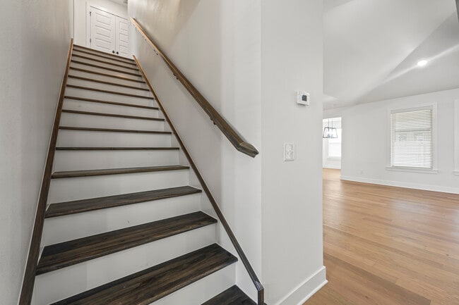 Building Photo - 1241 Silver Maple St