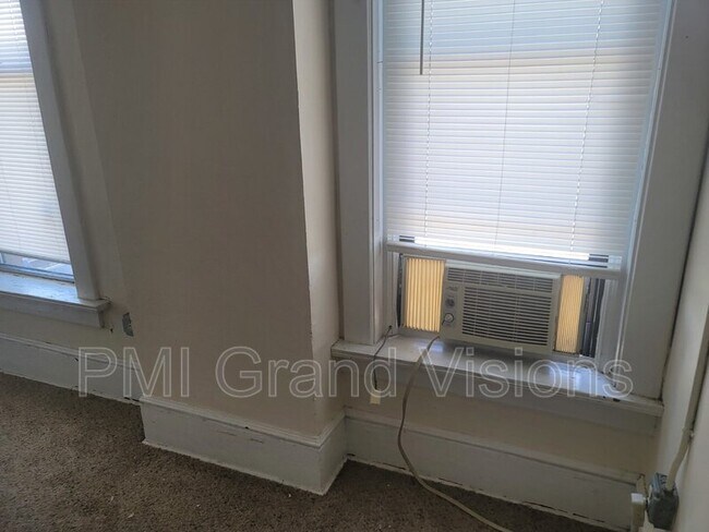 Building Photo - 601 1/2 Monroe