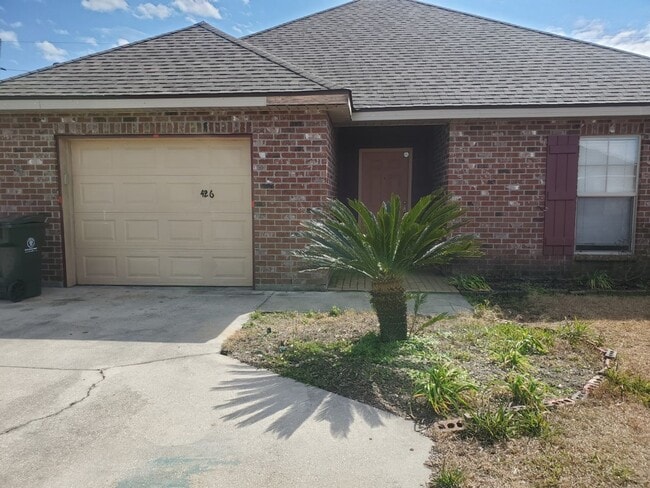 Primary Photo - Gorgeous 3 bedroom 2 bathroom brick home