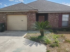 Building Photo - Gorgeous 3 bedroom 2 bathroom brick home