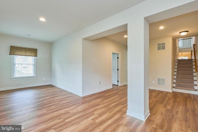 Building Photo - 21276 Hyrst Grove Terrace