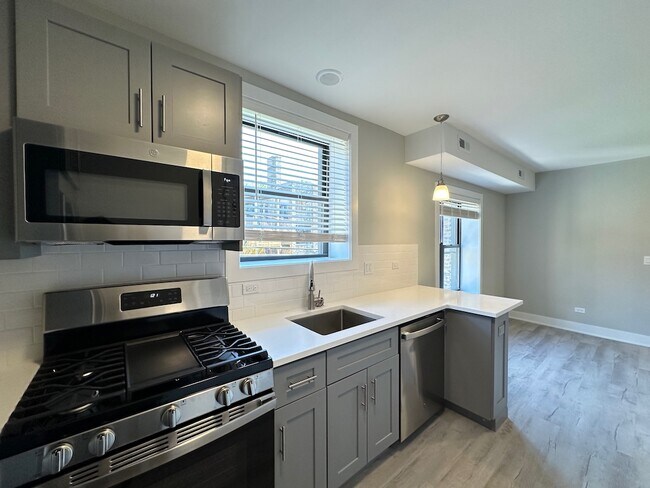 Building Photo - 1142 Oak Ave