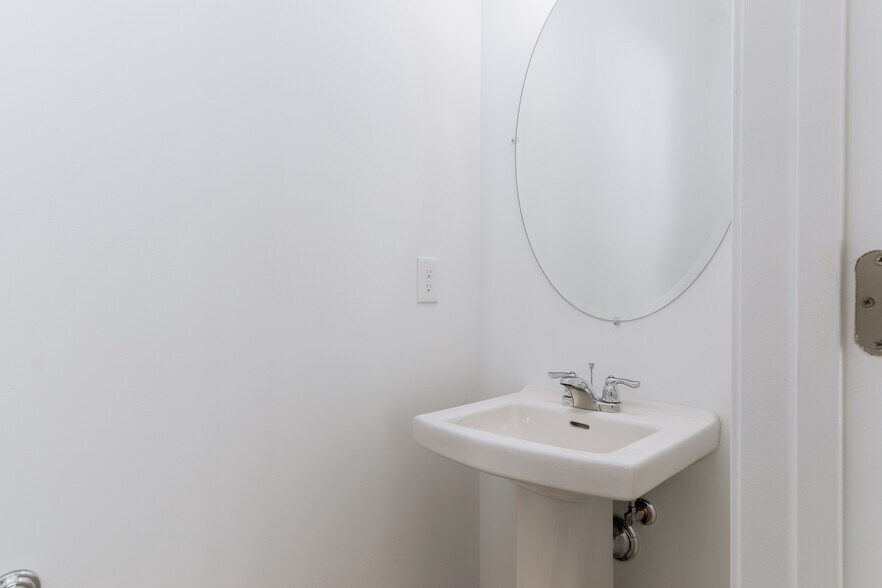 Building Photo - 3026 Deptford St