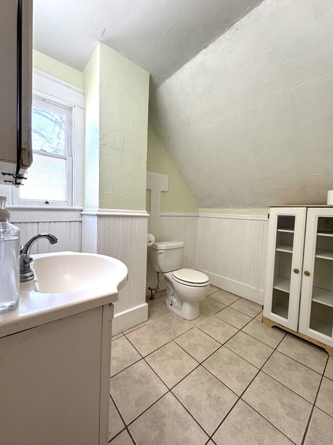 Building Photo - 624 N Wentz St