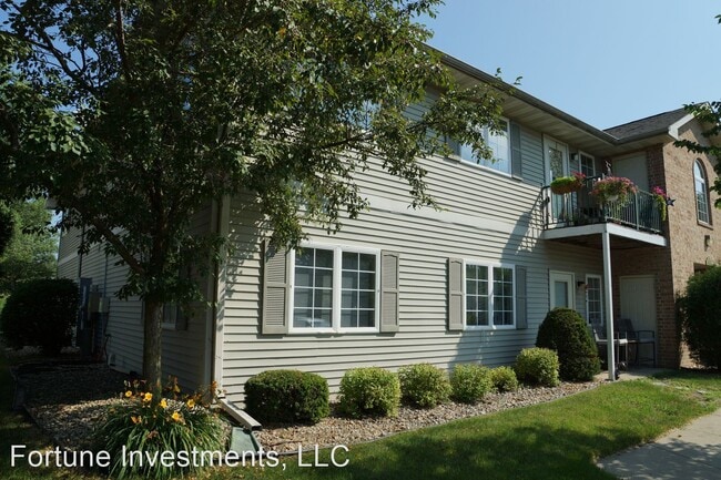 Building Photo - 2 br, 1 bath Apartment - 6522-28 Lake Rd 6...