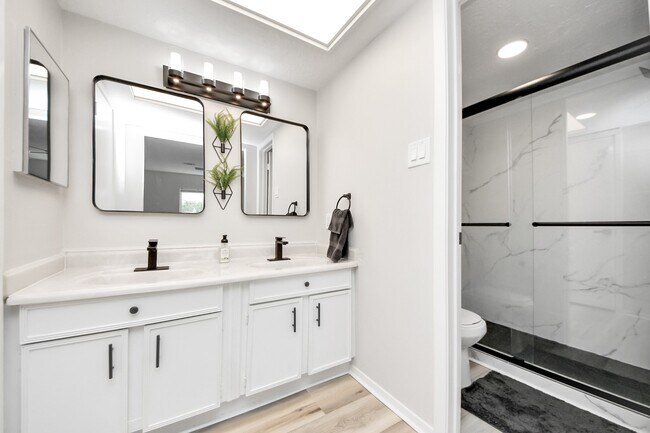 Building Photo - 1902 Kings Arms Way