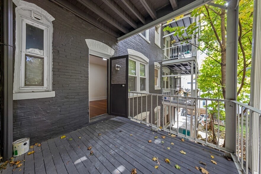 Primary Photo - 47 Brackett St