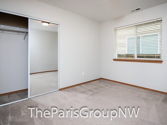 Building Photo - Delightful 2005 Cedar River Renton Rambler – Central A/C - Just 5min to Downtown!