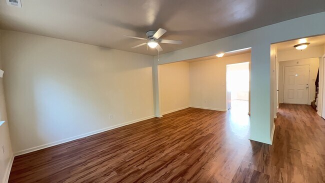 Building Photo - 424 Peregrine St