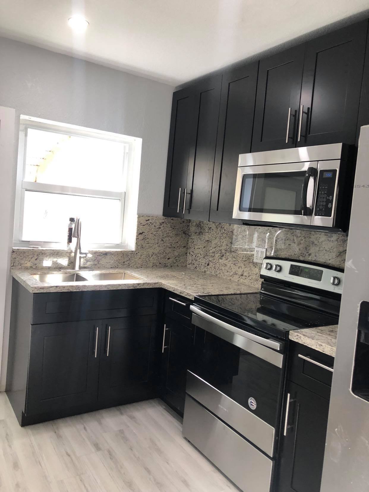 Building Photo - 634 SE 4th Pl