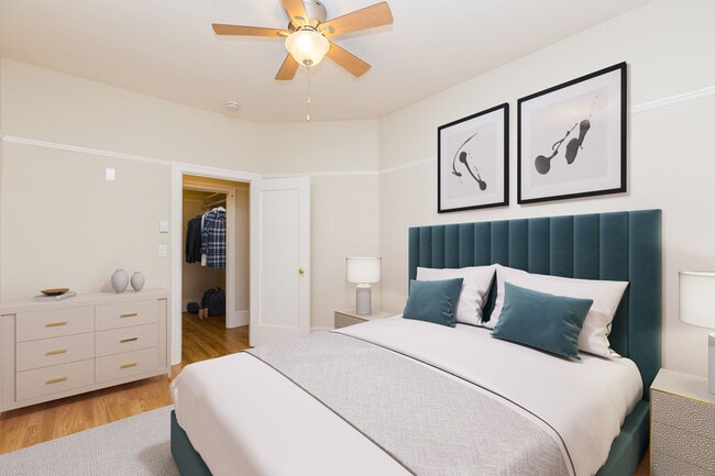 Building Photo - Vue De Lac Apartments