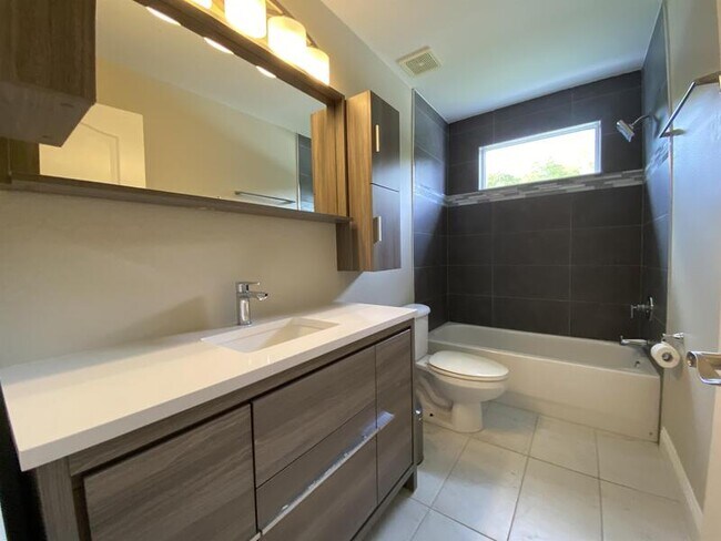 Building Photo - 4115 Andover Cay Blvd