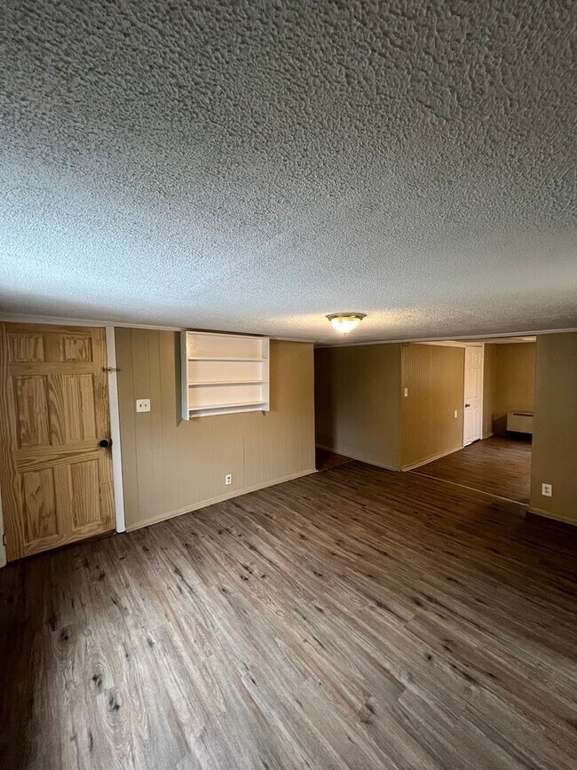 Primary Photo - 16 Western Ave